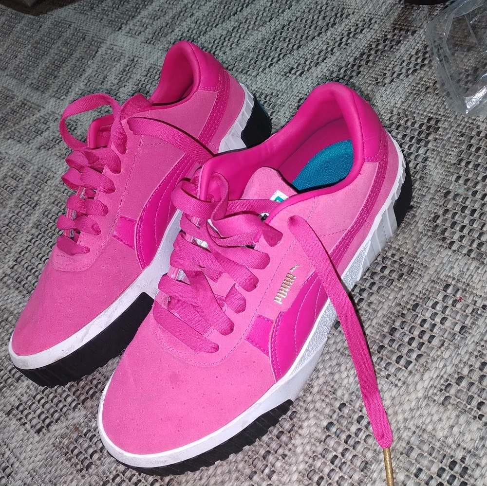 Pink pumas